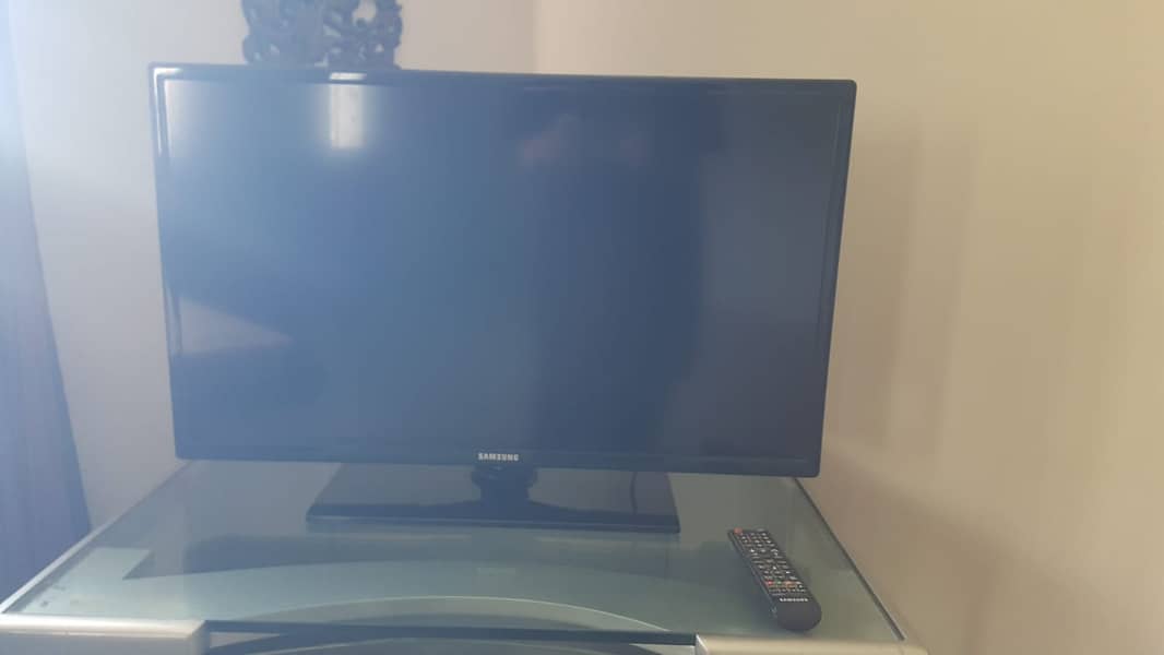 Samsung Led Tv 32 inch with trolley 1