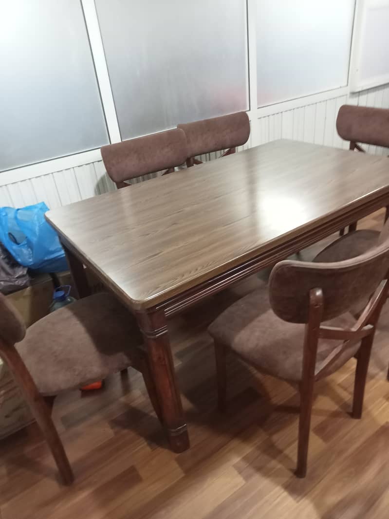 Dining table for sale 50000 10