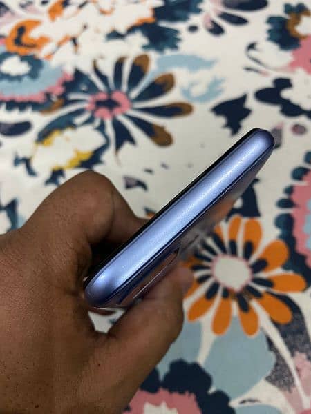 Realme C25s /4/128.1 hand use. no issues no scratou 10