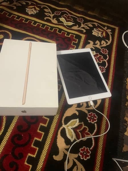 ipad 5  Excellent Conditions 12