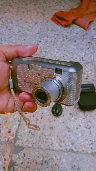 Canon Power Shot A410 (3.2) Digital Camera 1