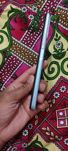 vivo y 12s 3. . . 32gb 10 by with charger 10 lush condition 2