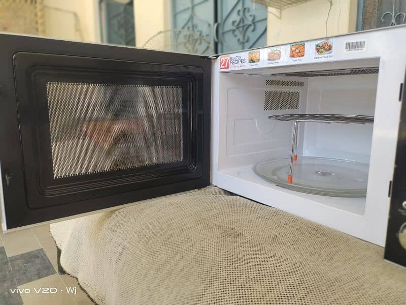 Dawlance DW 131 HP
Grilling Microwave Oven 3