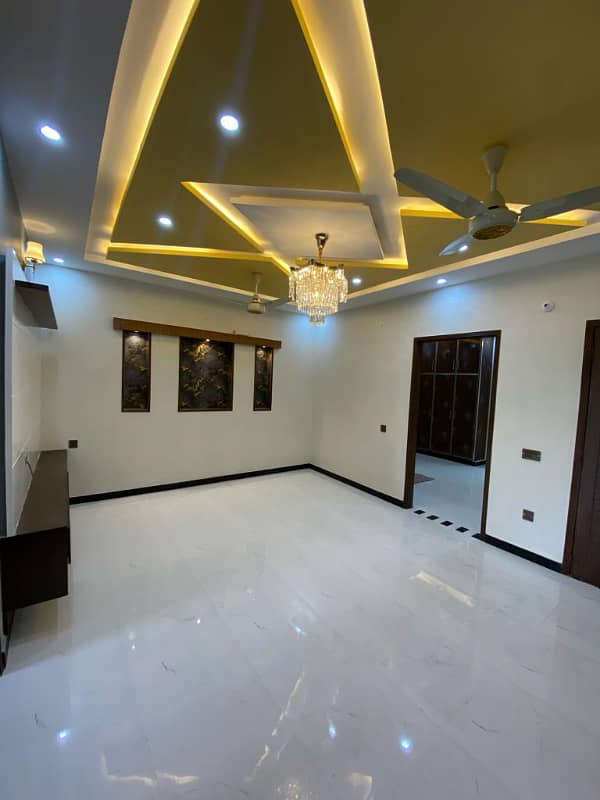 7 MARLA HOUSE FOR RENT NEAR UCP ROAD LAHORE. 4