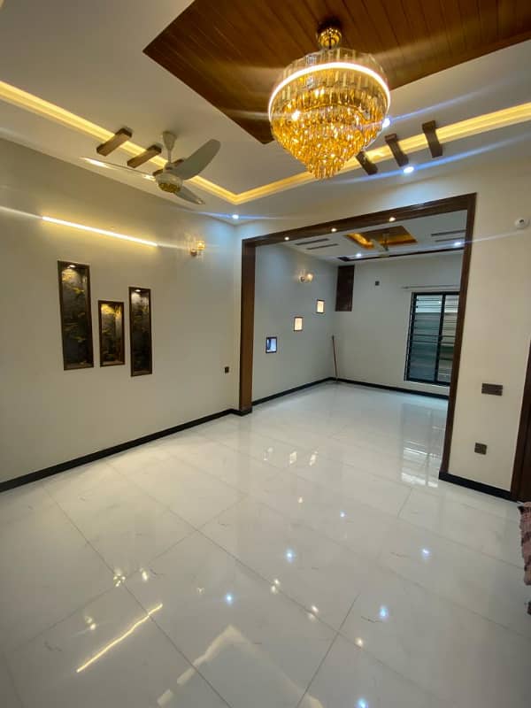7 MARLA HOUSE FOR RENT NEAR UCP ROAD LAHORE. 8