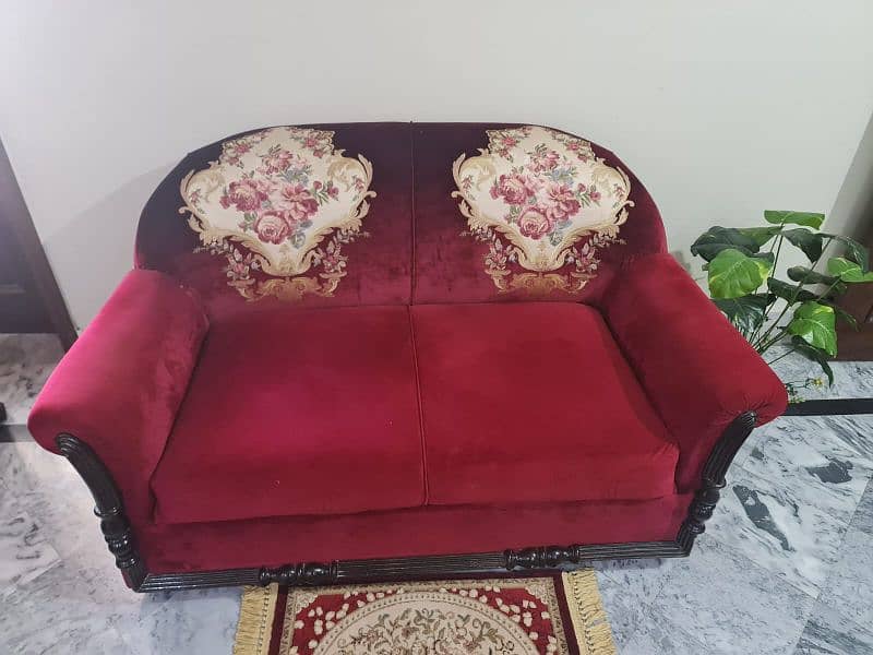 Sofa For sale in excellent condition 1