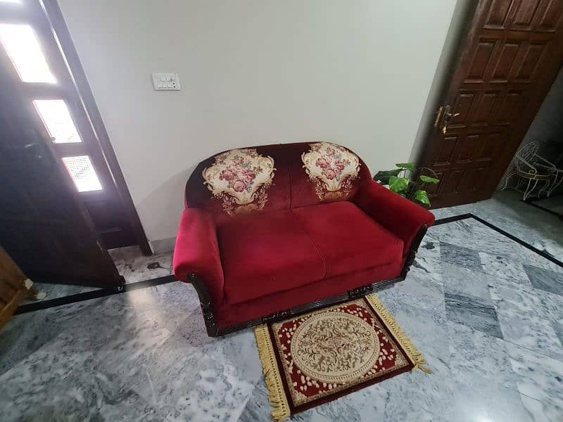 Sofa For sale in excellent condition 4
