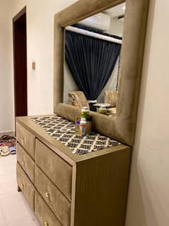 Dressing with mirror for sale 0