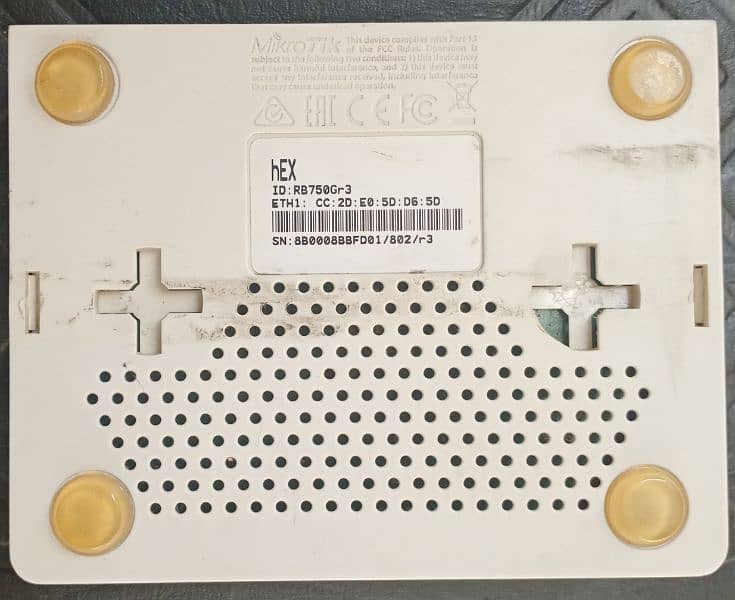 Mikrotik Router RB750Gr3 1