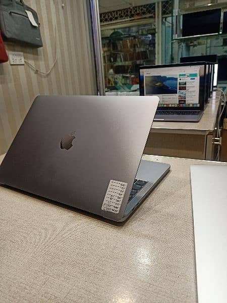 apple MacBook pro 2020 m1chip space gray 16/256 2