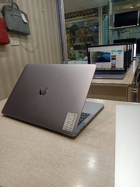 apple MacBook pro 2020 m1chip space gray 16/256 3
