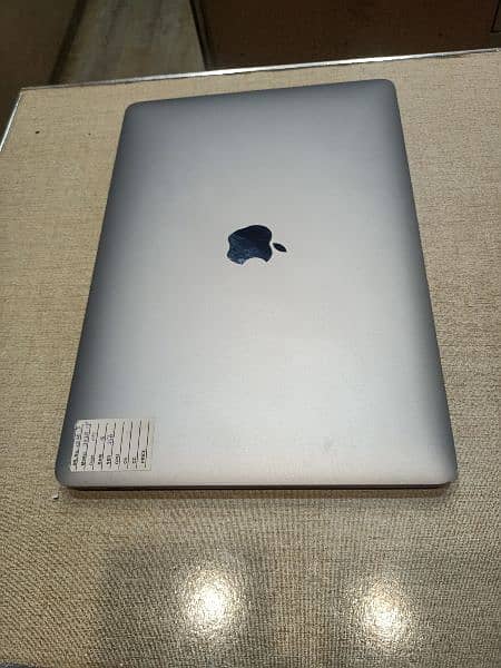 apple MacBook pro 2020 m1chip space gray 16/256 4