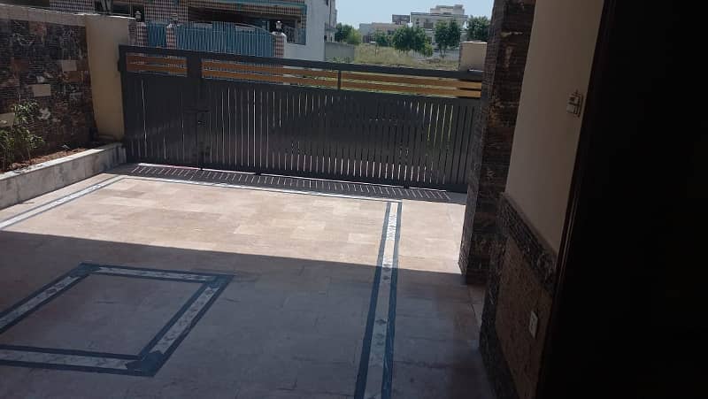 1 Kanal with Actual Pictures Double Unit House Available For Sale in F-17 Islamabad. 5