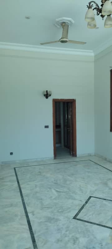 1700 yards Bungalow for rent 7 bedrooms attached bathrooms 2