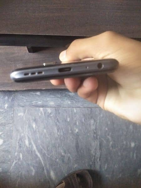 vivo y53 used box Available and charge but not original 2