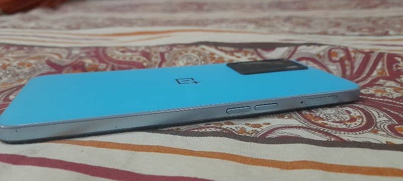 Selling Oneplus in good condition. 3