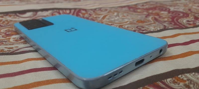 Selling Oneplus in good condition. 5