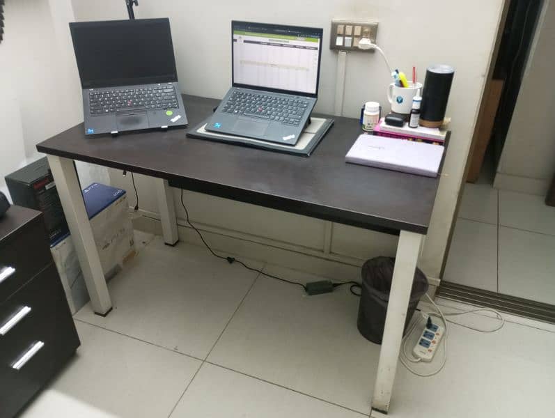 computer table / workstation for sale 1