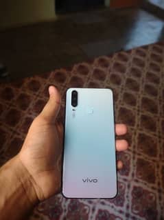 Vivo y17 with charger 8/256