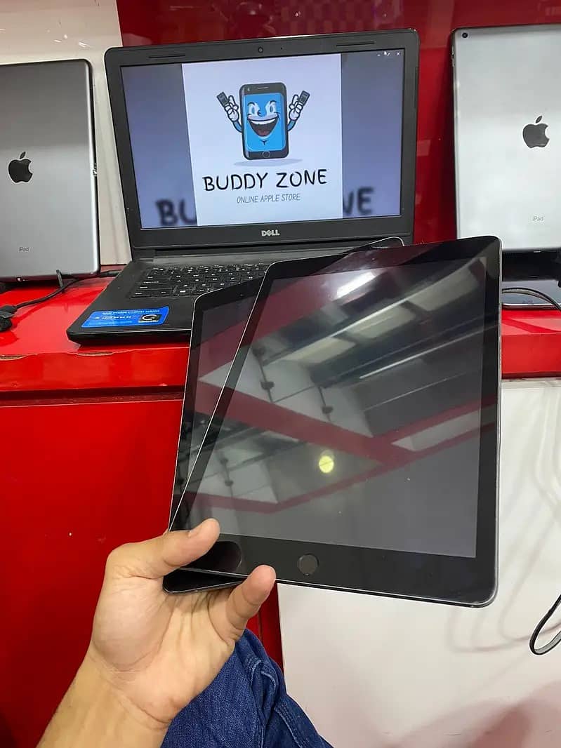 Ipad 7th and 8th generation 32gb with free gift 3