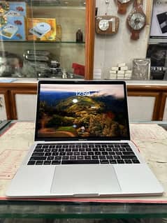 MacBook Pro late 2019 16/256gbCore i7 13 inches touchbar Apple Laptop