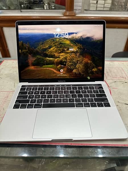 MacBook Pro late 2019 16/256gbCore i7 13 inches touchbar Apple Laptop 1