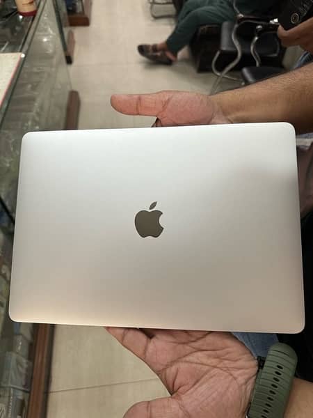 MacBook Pro late 2019 16/256gbCore i7 13 inches touchbar Apple Laptop 2