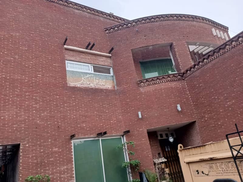 A 1 Kanal Building Is Up For Grabs In Samanabad 47