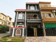 Facing Park 5 Marla House Is Available In Affordable Price In Nasheman-E-Iqbal Phase 2