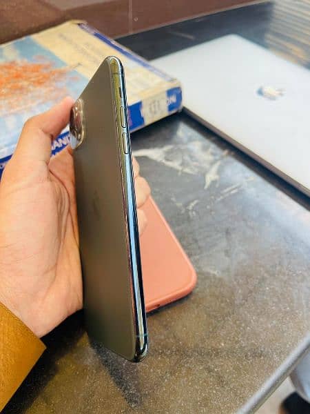 iphone 11 pro max 64 gb (PTA APPROVED ( 1