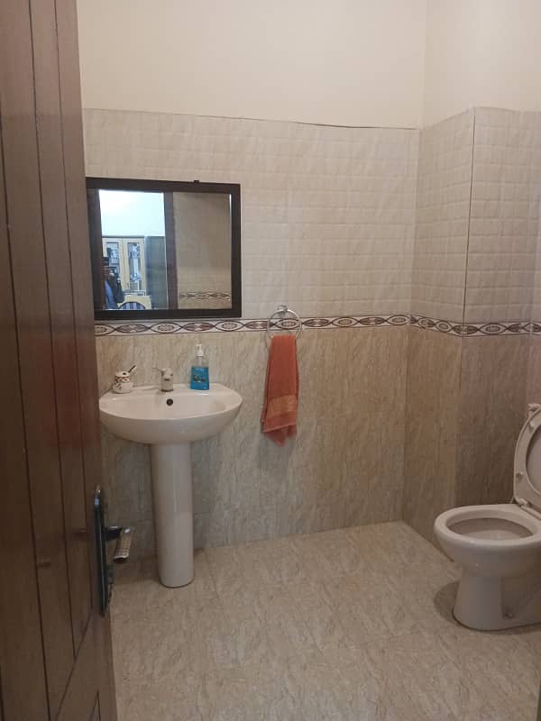 Flat for sale in excellent residencial boundry wall society. In block 5 Clifton 1