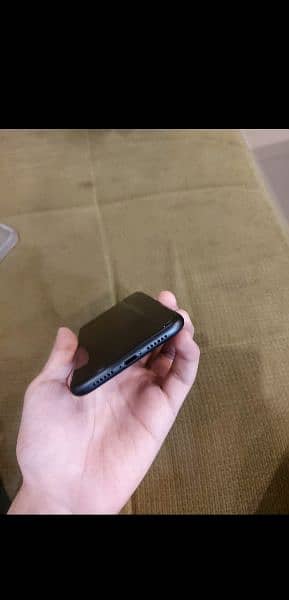 iphone 11 not pta jv 10/10 with box and charger 3