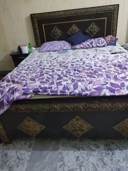 Queen size bed with mattress for sale in good condition 1