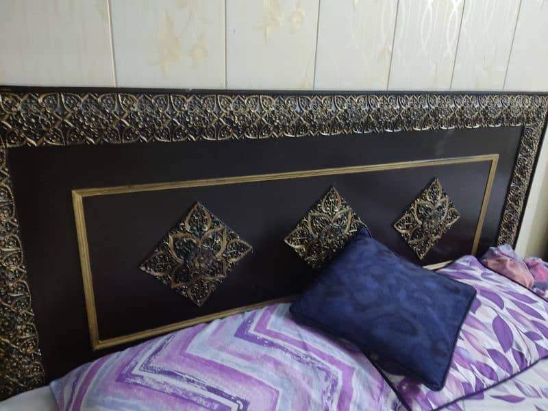Queen size bed with mattress for sale in good condition 3