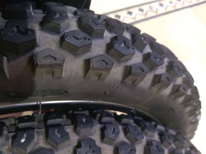 alloyrim with tubeless tiyer  9.9/10 conditions  with motergurd 5