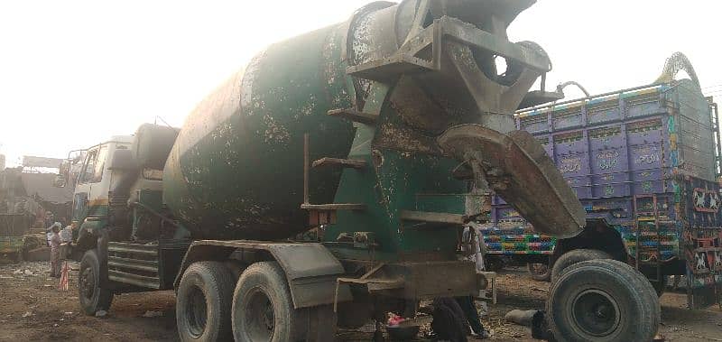 nissan diesel concrete mixture truck. 5