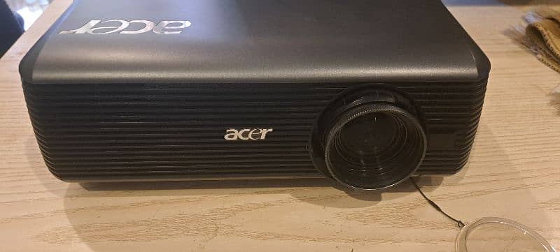 Acer DLP Projector  P5290 2