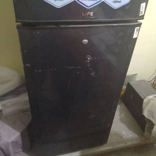 Refrigerator with Freezer - In Great Condition. 4