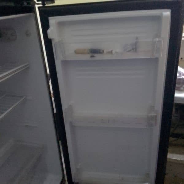 Refrigerator with Freezer - In Great Condition. 10