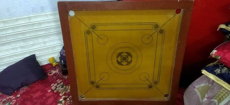 Big size carom board in good condition like new with dice urgent 2