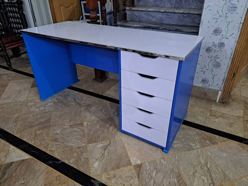 Simple IKEA Shape White and Blue Office Table for Sale 2
