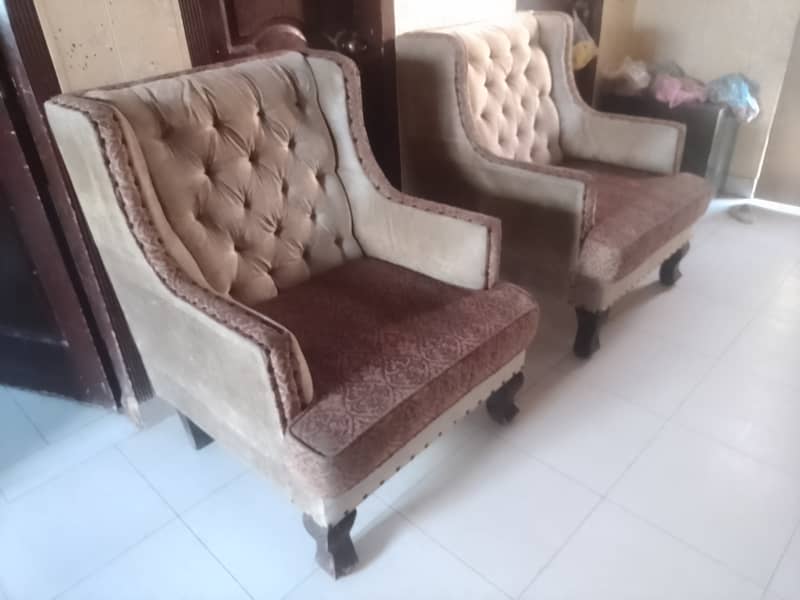 Sale 7 Seater sofa set with cusions & table 1
