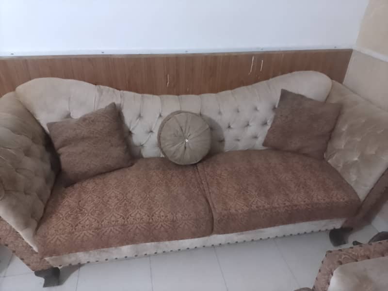Sale 7 Seater sofa set with cusions & table 12