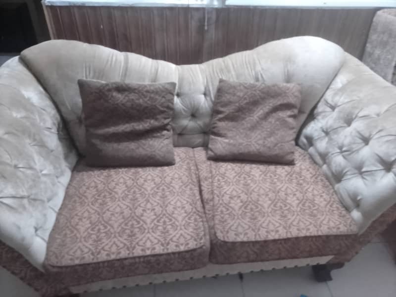 Sale 7 Seater sofa set with cusions & table 15