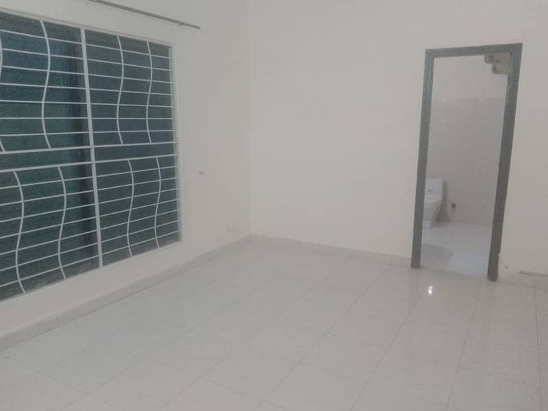 10 MARLA LOWER PORTION FOR RENT WITH MINIMUM RENT IN PHASE 8 4
