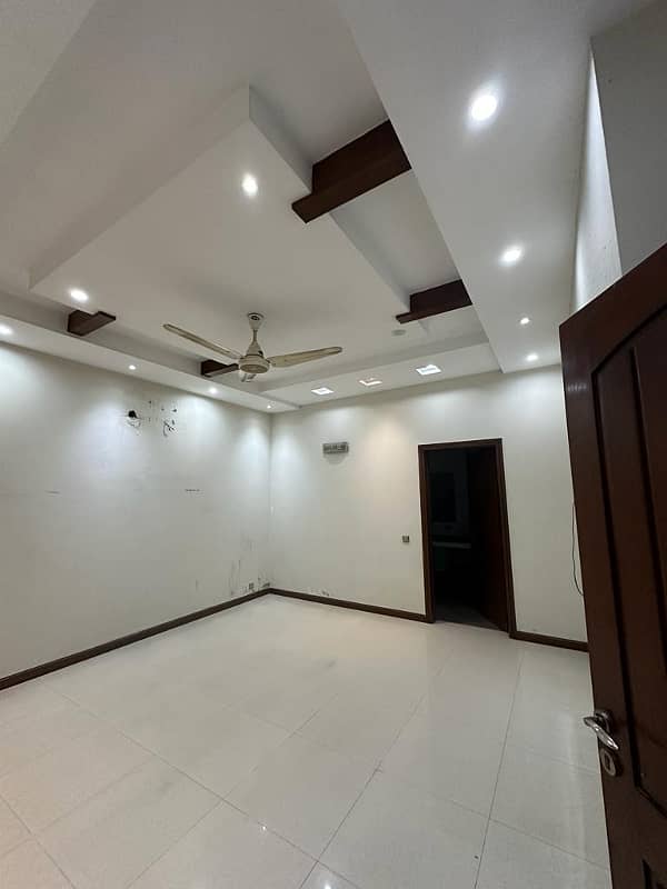 1 Kanal Upper PORTION Like A Brand new Portion Available for Rent in DHA Phase 4 GG BLOCK 6