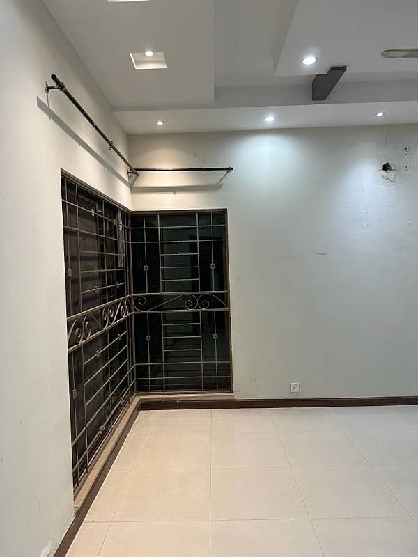 1 Kanal Upper PORTION Like A Brand new Portion Available for Rent in DHA Phase 4 GG BLOCK 9