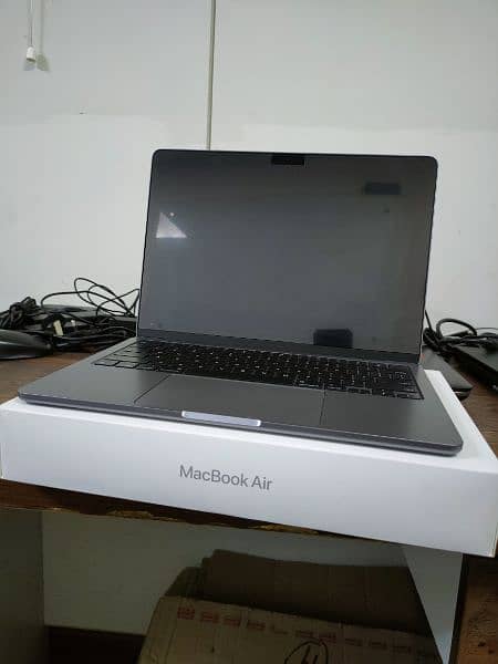 MacBook air M2 8/256 2
