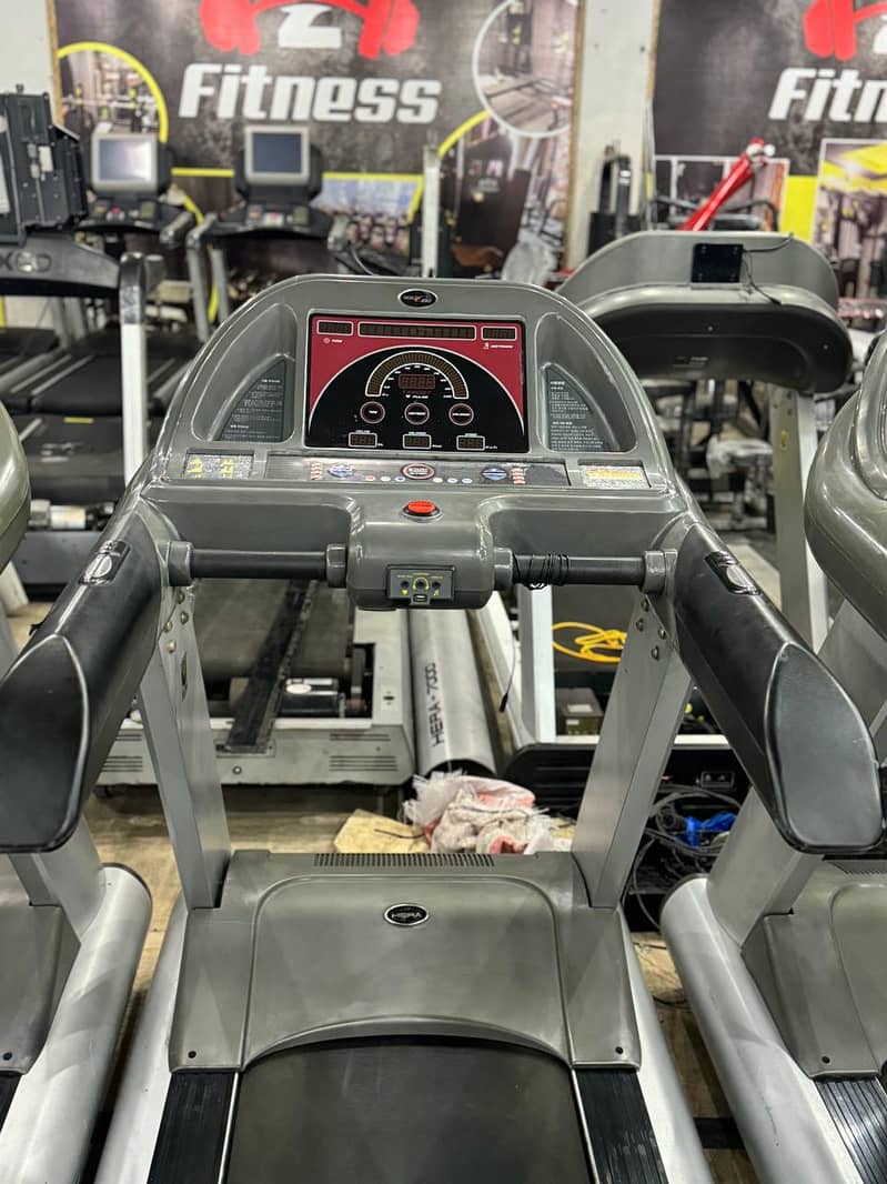 HIRACommercial treadmill at wholsale price only on Z fitness 7