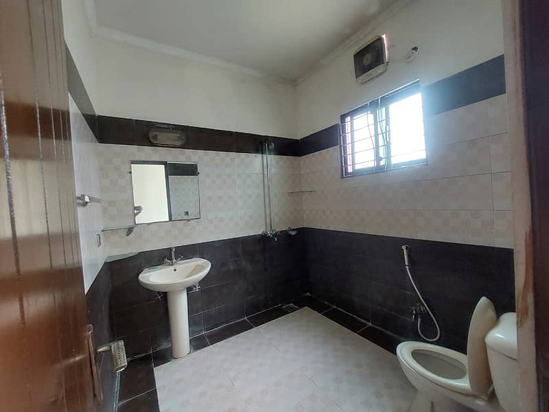 1 Kanal Upper Portion Available For Rent 6